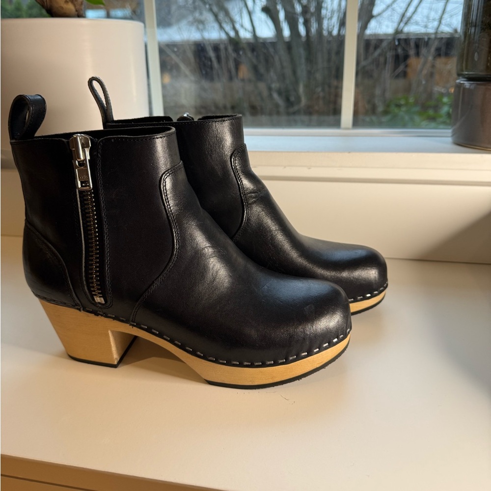 Swedish Hasbeens size 39 Zip It Emy boot